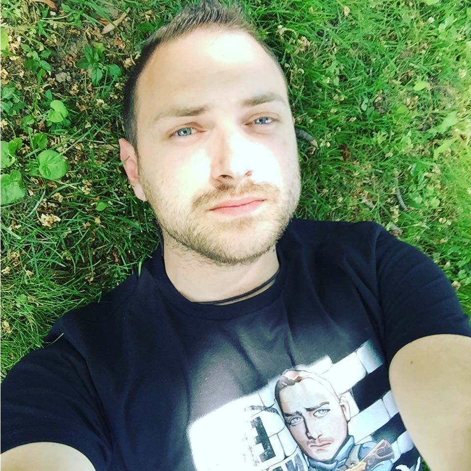 От доста време не бях лягал в тревата, но ето, че се случи! 😎😎😎😎