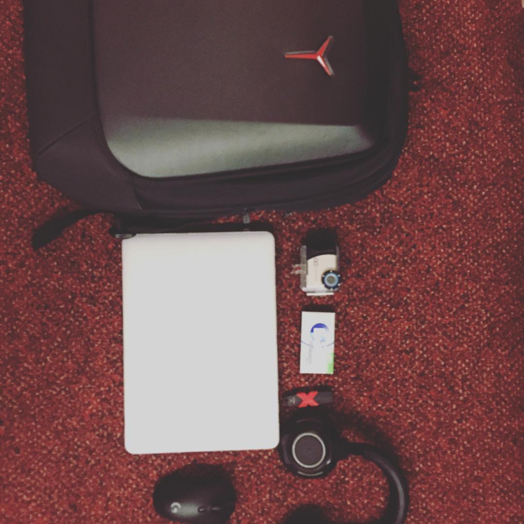 Най-важните неща, когато съм командировка 😊 #mystuff #traveling #accessories #y