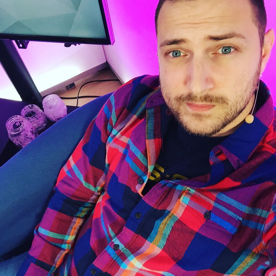 След малко в ефир!!!! #достацветове #нематолковашаренариза